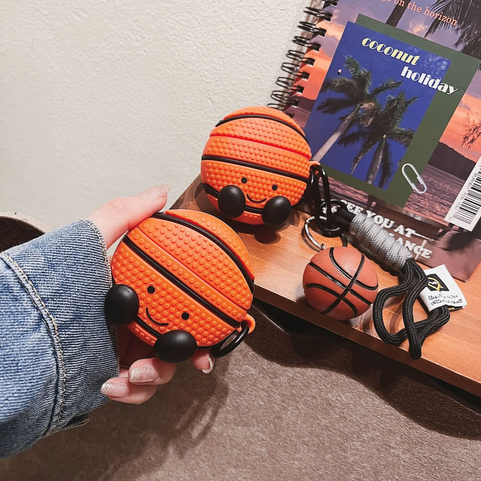 1 basketball earphone case,Cute wireless Bluetooth earphone case, drop resistant, durable and stylish accessory, Earphone Protective Cover, suitable for AirPods pro3/1/2/3/4/pro/pro2(Different models may have different shapes)