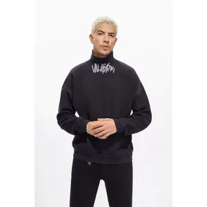 Confined Turtleneck Black