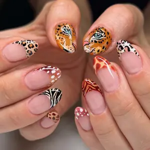 24pcs Leopard Print French Tip Nail Art Design, Nail Art Diy, Glossy Finish Short Oval Fake Nails, Cute Animal Texture for Women & Girls, Nail Art Products, Includes Jelly Glue Mx-056