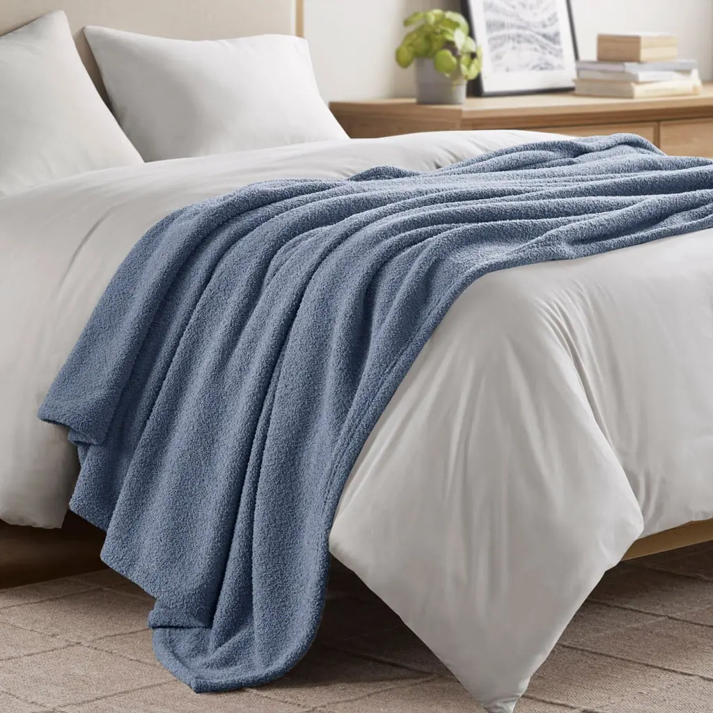 Beautyrest Twin-Size 100% Polyester Faux Feather Blanket - Chemical Free, 66x90x0.25in Solid Navy Blue, All-Seasons, Dream Soft, Machine Washable, Casual Home Bedroom Bedding, Chemical Free Blankets