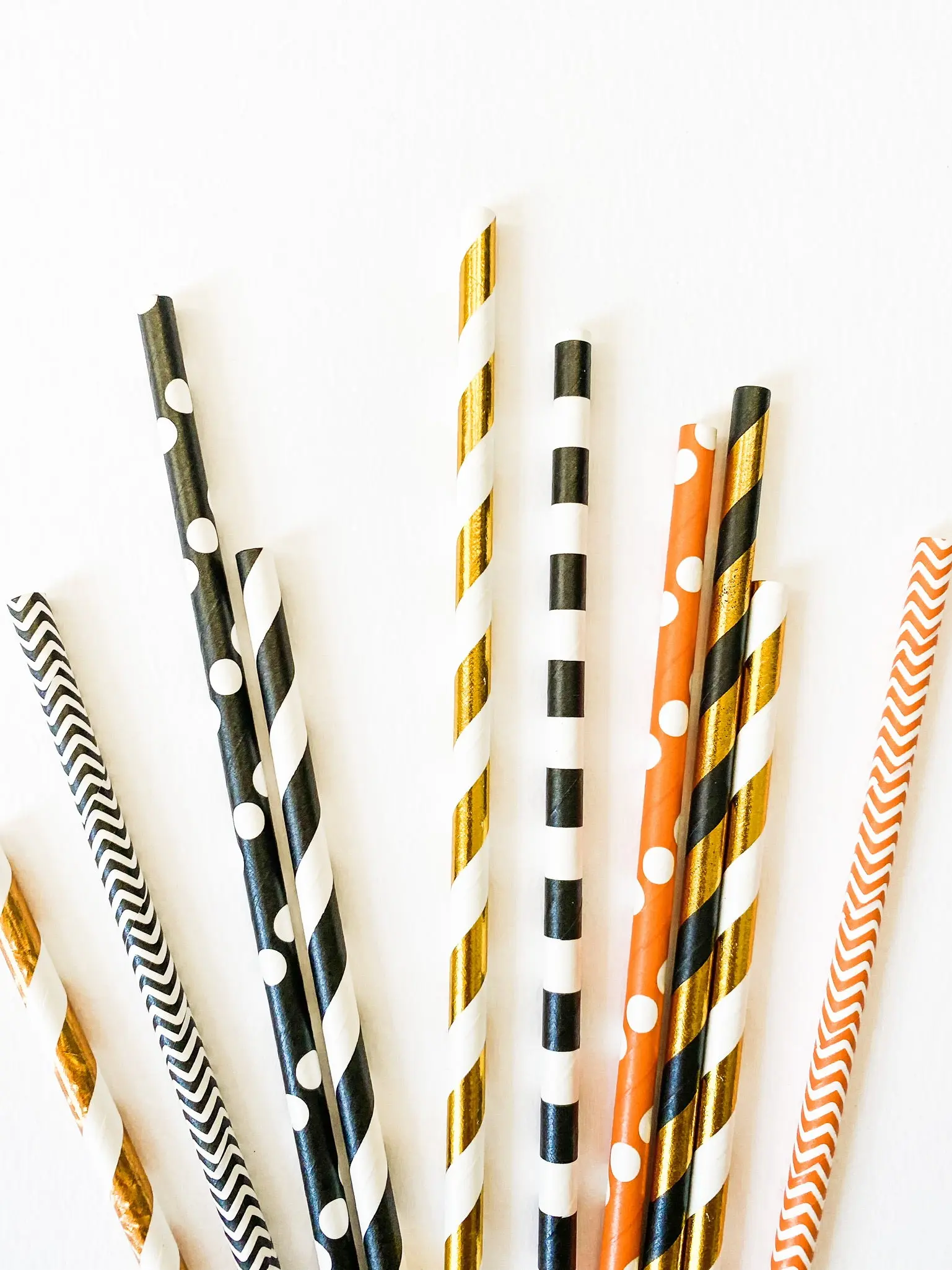 Halloween Straws 10-Pack – Mixed Dots, Stripes & Chevron Patterns in Black, Orange & Gold