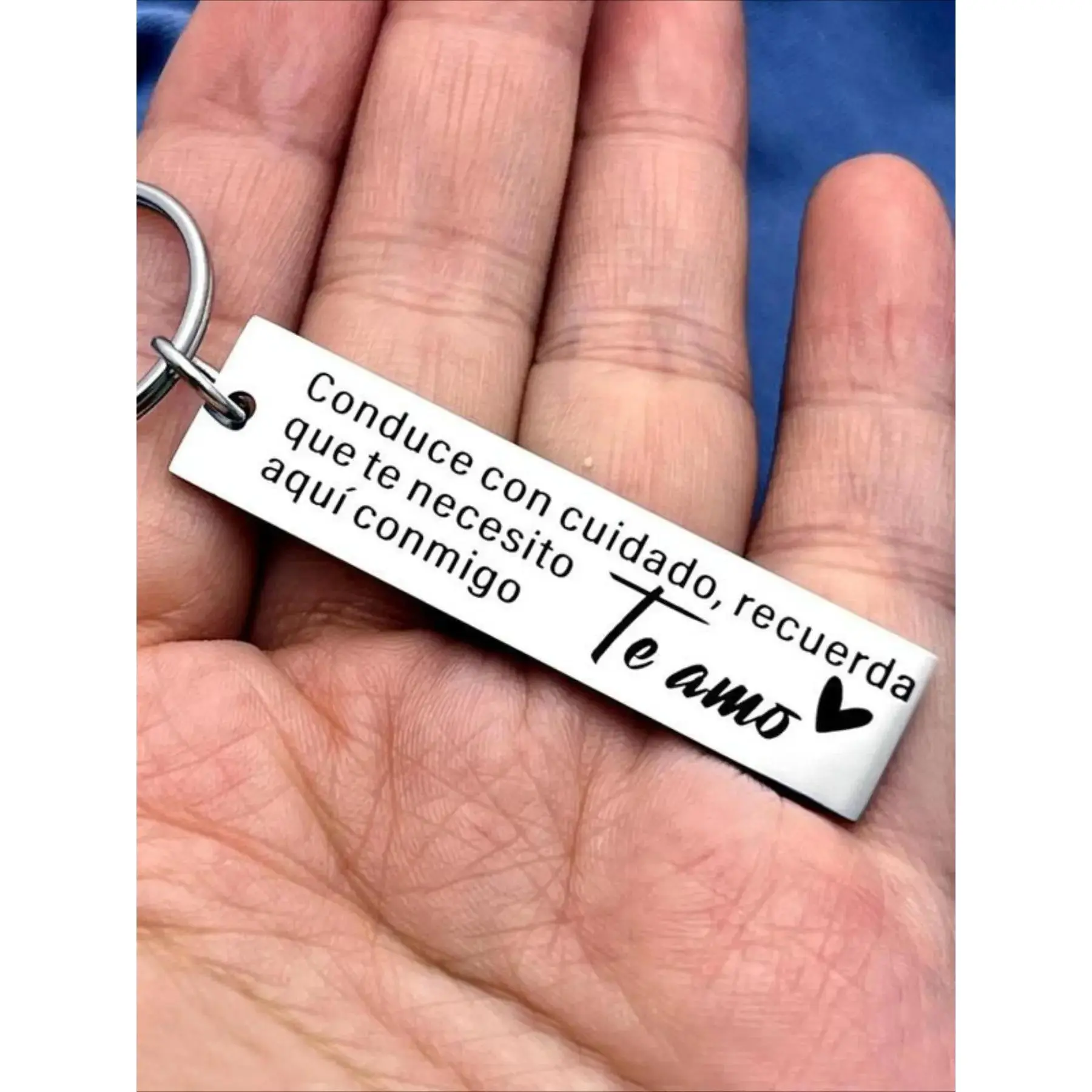 1 PC Stainless Steel Personalized Inspirational Quote Keychain, Round Shape Keychain with Alphabet Design, Ladies Key Ring with Ring Buckle, Ideal for Decoration, Decorative Initial, Engraved Letter, Alphabet Theme Keychains, Custom Name Print Keychains