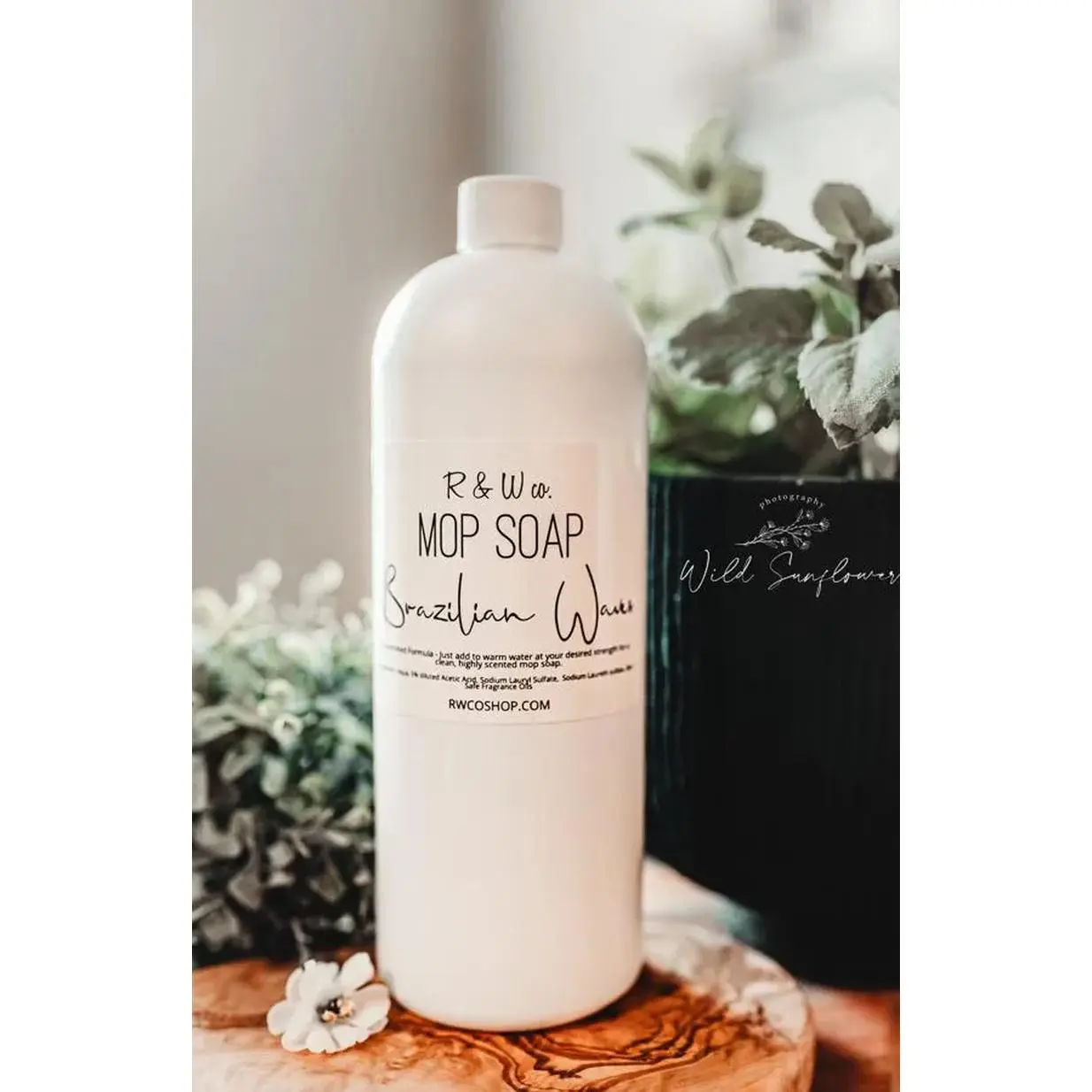 R&W Company Concentrated Highly Scented Mop Soap Cleaning Liquid, 32Oz Floral-Vanilla Floor Cleaner for Vinyl Household Surfaces, Scented Cleaning Products, Household Cleaning Supplies
