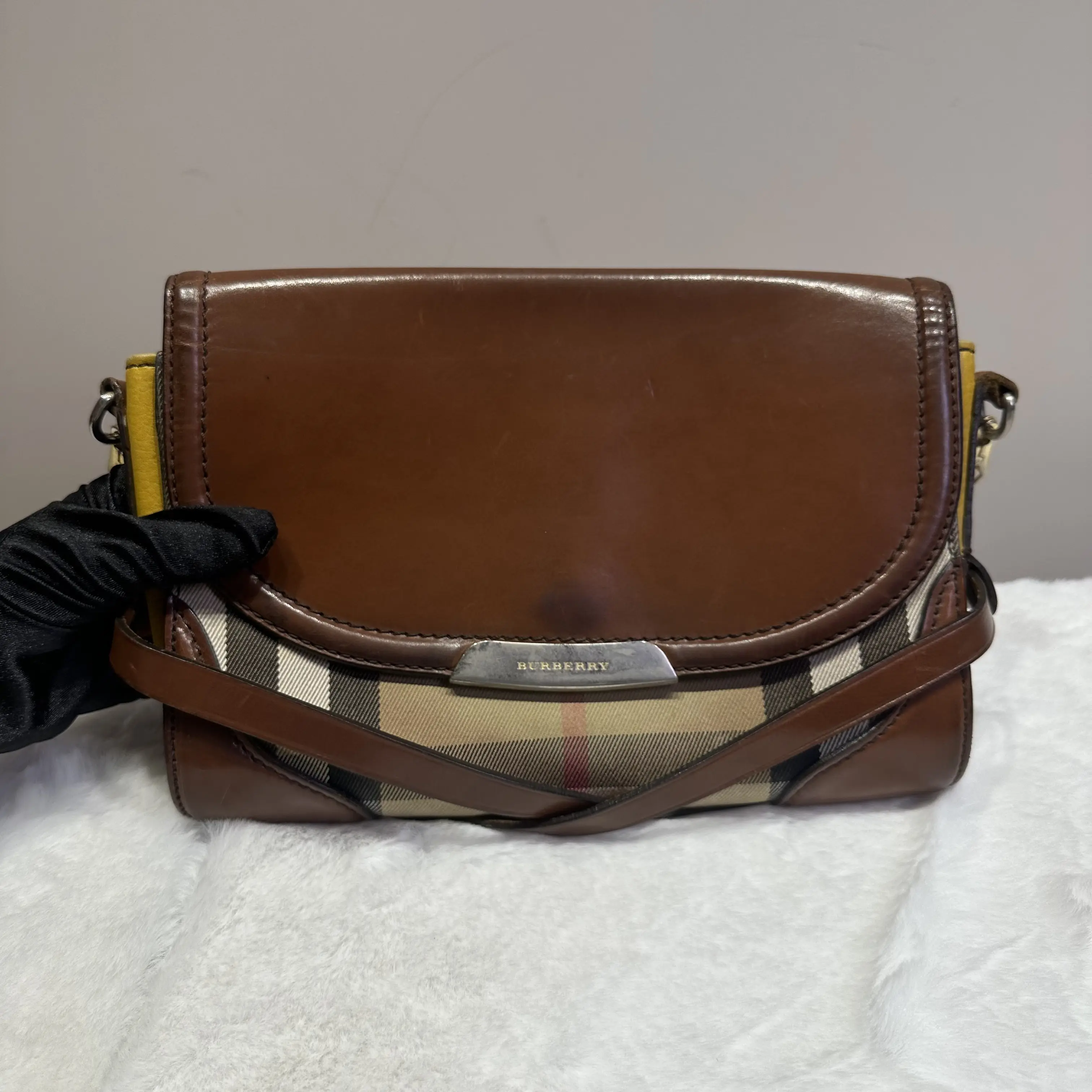 Pre-owned BURBERRY color blocked plaid crossbody bag 714046