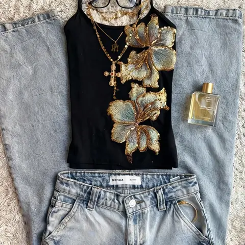 Women's Square Neck Floral Patch Design Fitted Tank Top Lightweight, Casual Summer Sleeveless, Casual Fashion, Perfect for Dates, Parties, Travel, Stylish and Comfortable, Floral Cami Top, Summer Tops Trendy