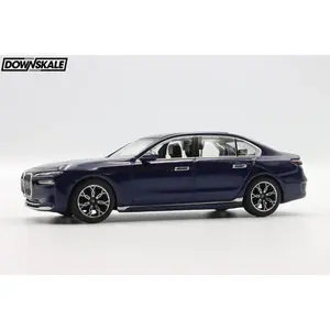 MINI GT BMW i7 xDrive60 - Tanzanite Blue Metallic