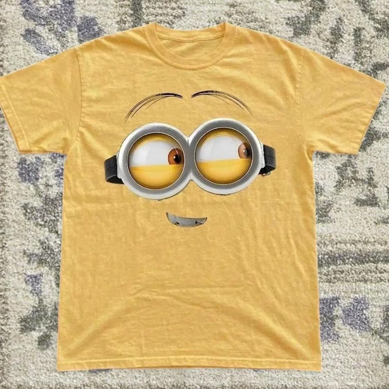 Minions T-shirt | Vintage Minion Eyes Big Face Graphic Tee, Retro Despicable Me Halloween Shirt, Loose Fit Top