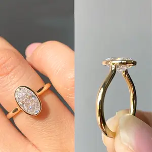 Women’s Oval Cubic Zirconia Fashion Ring – Elegant Everyday & Office Jewelry