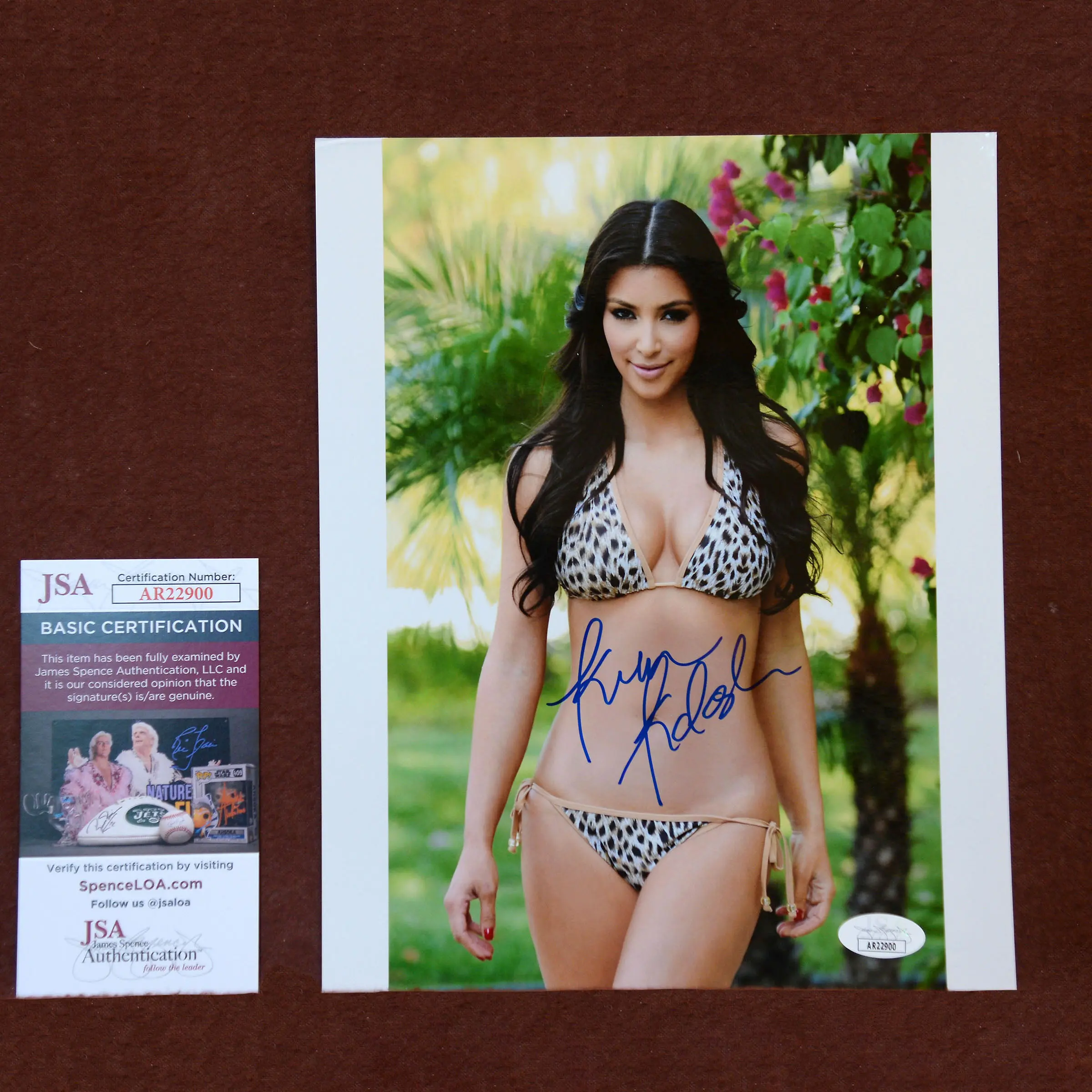 Kim Kardashian 8 x 10 Signed JSA Authenticated Photograph