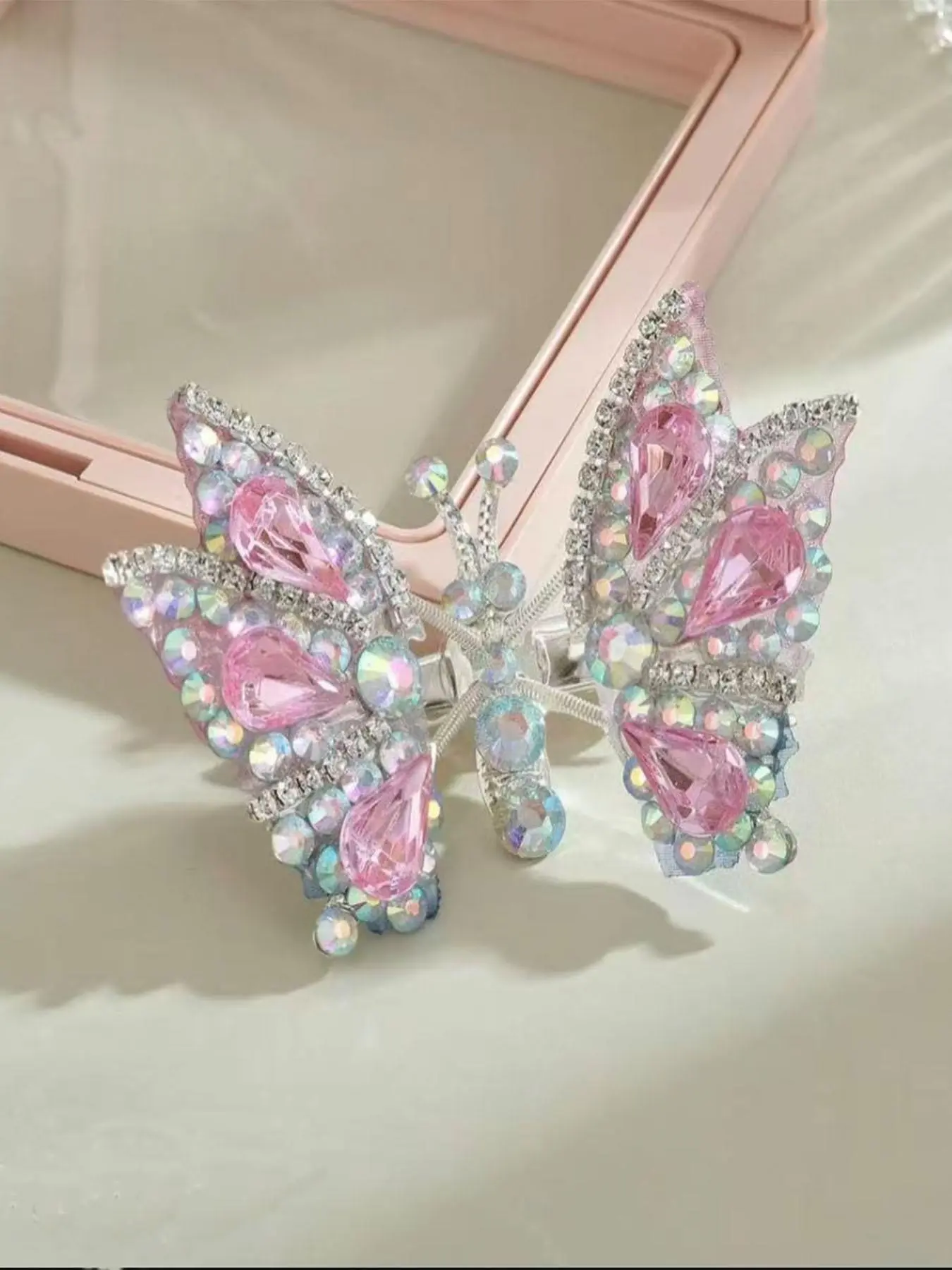 Handmade 3D Moving Butterfly Hair Clips, Cute Hair Accessories, Gift Box Included, Perfect for Christmas Gifts & Spa Headbands, High-Quality Grips