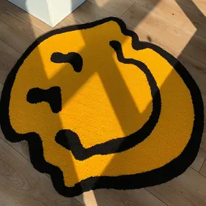 Smiley Face Shaped Tufted Decorative Rug, Thickened Plush Carpet with Tpr Anti-Slip Bottom, with Outline, Home Decor for Bedroom and Living Room