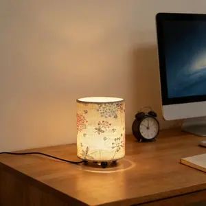 Simple Art Small Fabric Table Lamp, Fabric Lampshade, Home Decor Lighting, LED Soft Light, Non-Straining, Suitable for Living Room Bedroom Study