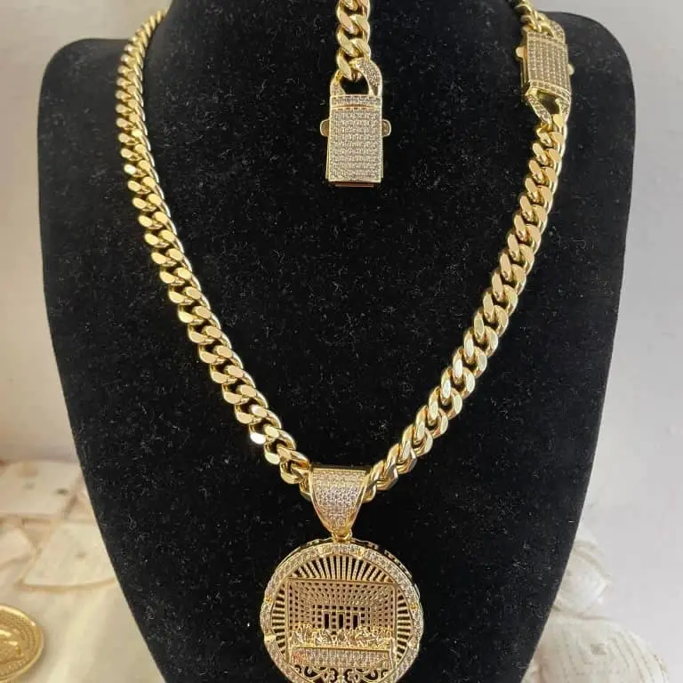 Set de Cadena cubana más brazaletes y dije de última cena brass laminado en oro 14 k