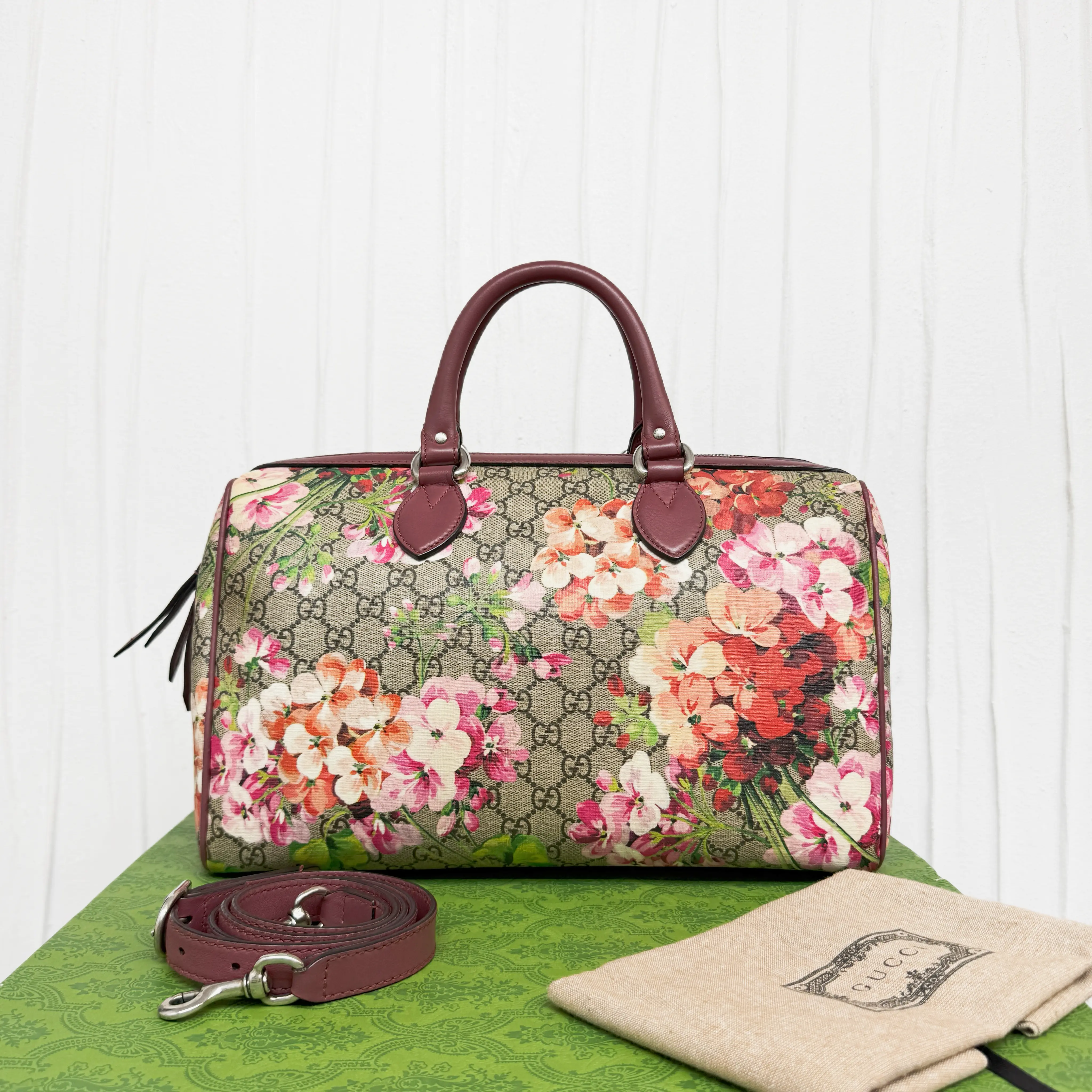 Pre-owned GUCCI Canvas Shoulder Bag D0630542468