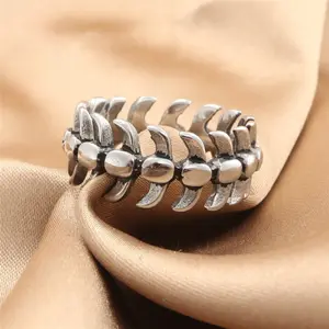 Men's Funk Punk Retro Centipede Skeleton Anti-Rust Stainless Steel Gothic Ring - Alternative Artistic, Dark Gothic, Costume Jewelry Accessory, Goth Rings, Funk Punk Rings