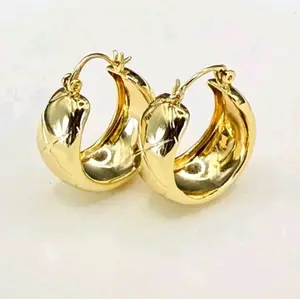 Argollas medianas gorditas. Estilo elegante. Gold-Plated