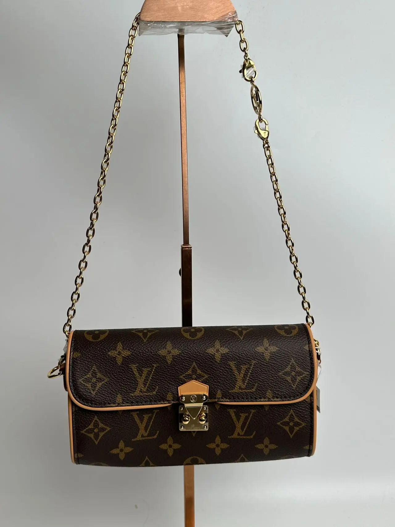 Pre-owned Louis Vuitton leather Crossbody Bags LV camille【Senza 1】