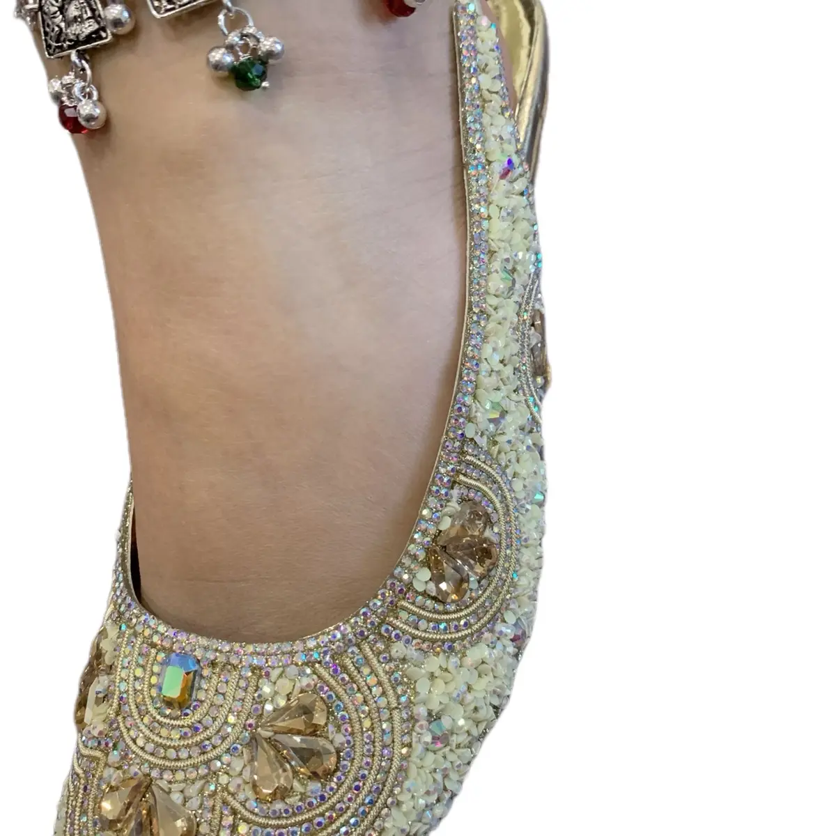 Women's Gold Sequins and Thread Embroidered Heeled Shoes - Fashion Accessory Footwear Stylish Elegant party wedding