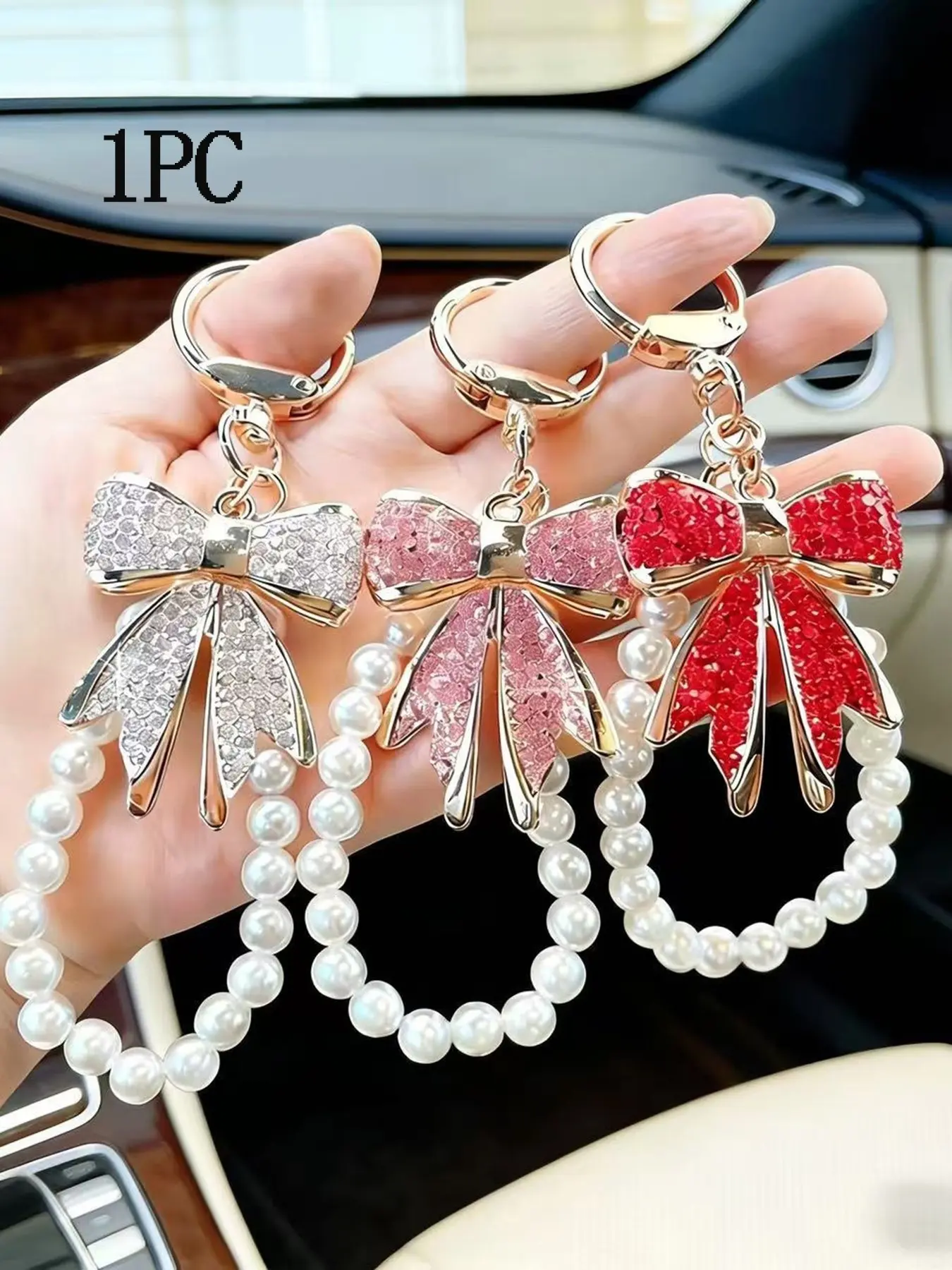 Personalized, fashionable, practical, and elegant hanging accessories, with a bow and pearl wristband, can be used as bag hanging accessories and keychains. It is a niche, delicate, gentle and atmospheric pendant Keychain for bags