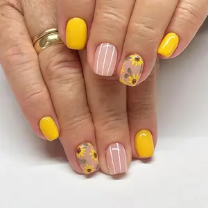 Short Glossy Square Nail Set, European Style Gentle Sunflower Design, Wearable Nails 24 Pieces, Nail Tips Art, Perfect for Any Occasion
