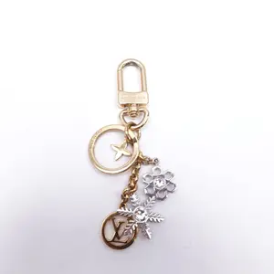 Pre-owned Louis Vuitton Metal Bag Accessories Snow Flake Gold Charm T10381883