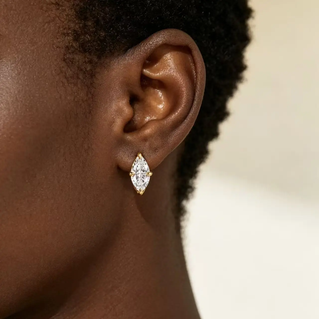 9K lab-grown diamond stud earrings, 0.5 ct × 2, D–E, VS–VVS, classic four-prong marquise cut, pwq05878