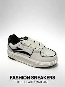 "The Cleanfit Wardrobe Core" versatile classic skate shoes released. 'The contrasting black-and-white lines are a timeless style code.' A sturdy vulcanized sole ensures durability, becoming the universal style foundation that bridges suits and denim.