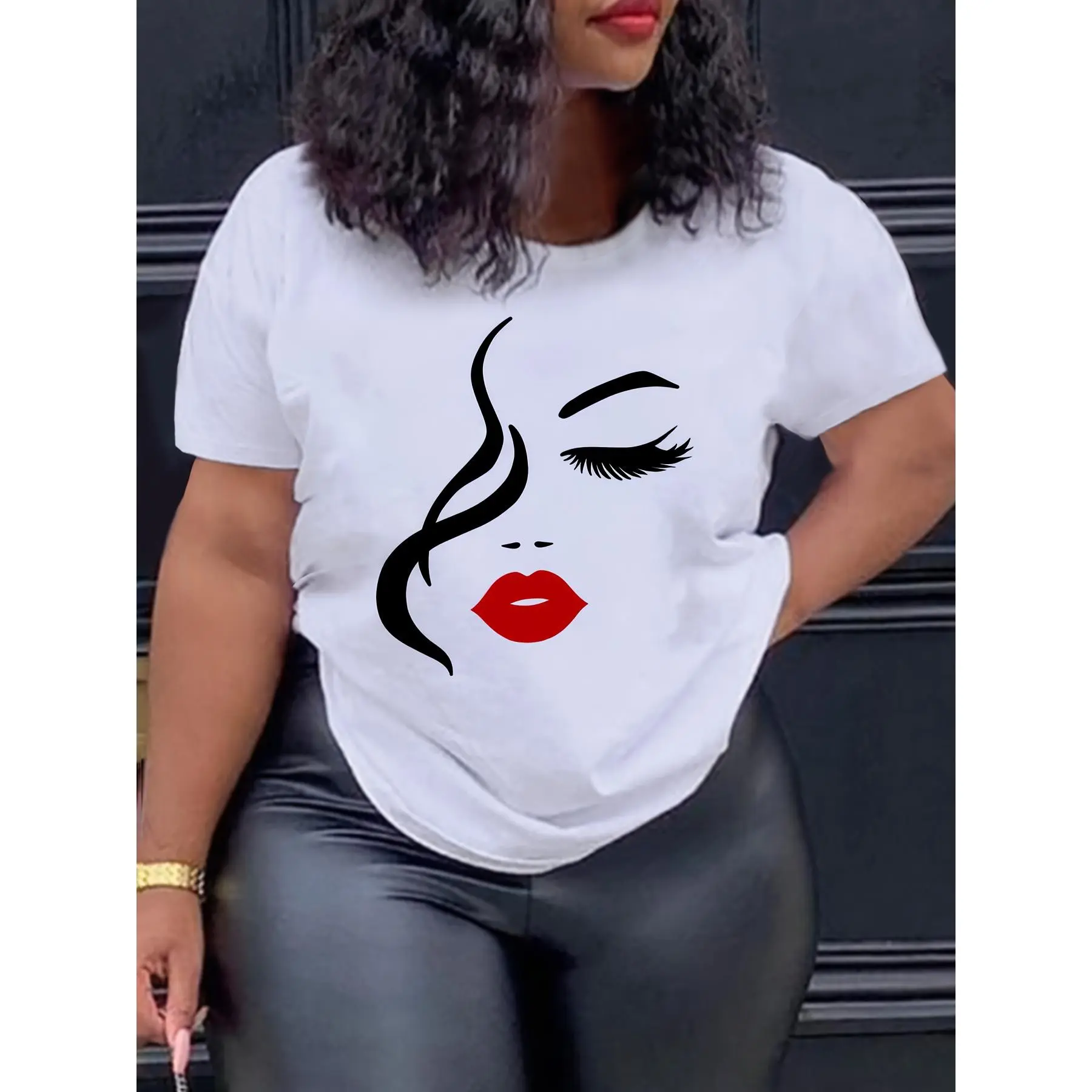 Cotton Short Sleeve  T-Shirt's Chic Half-Face Printed T-Shirt - Casual Round Neck, Short Sleeve in 100%, Perfect for Spring/Summer/Fall, Machine Washable