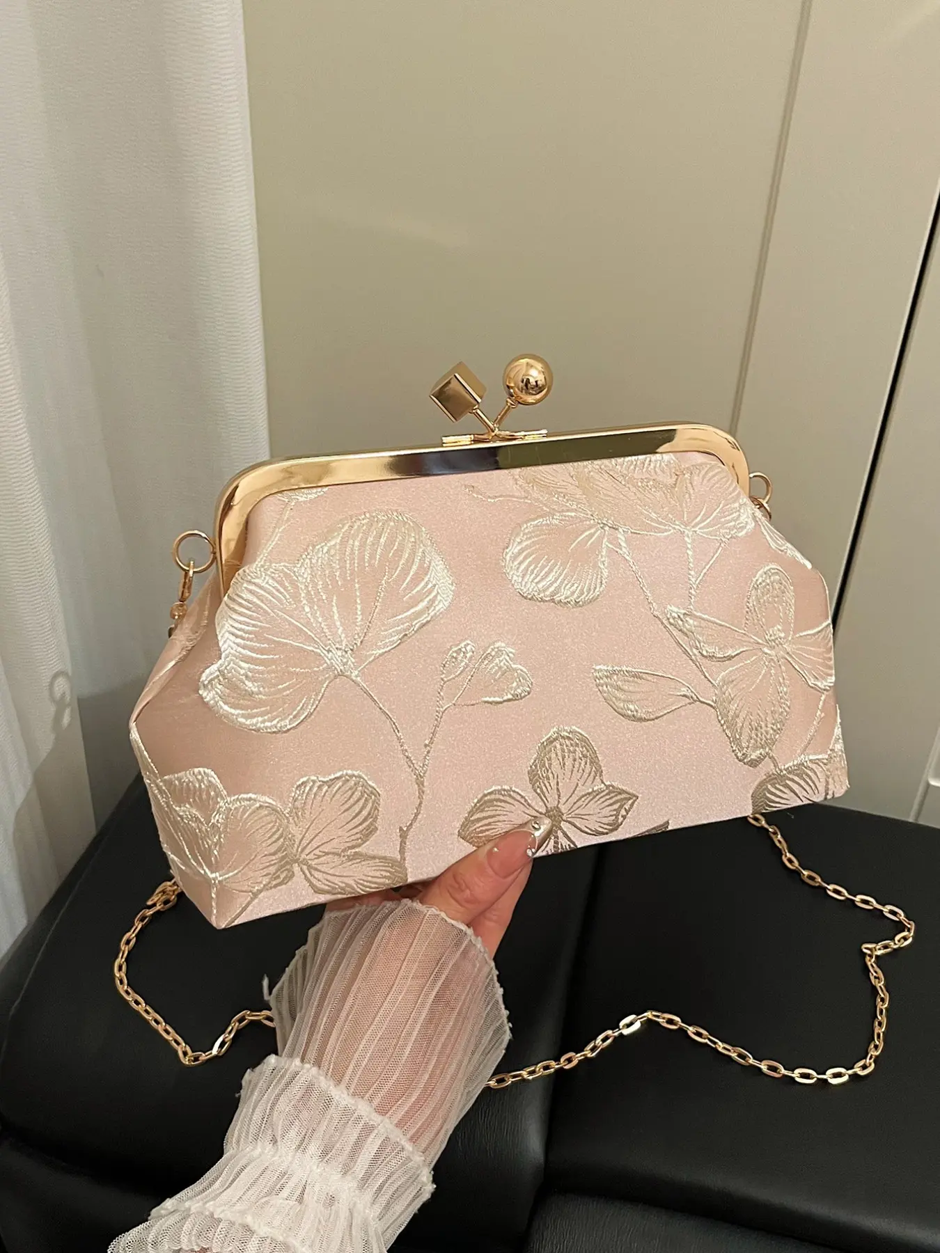 Chinese Style Embroidered Detail Clutch Bag, Elegant Chain Crossbody Handbag, Vintage Aesthetic Evening Party Small Bag, Perfect for Qipao and Hanfu, Floral Shoulder Bag, Embellished Shoulder Bag