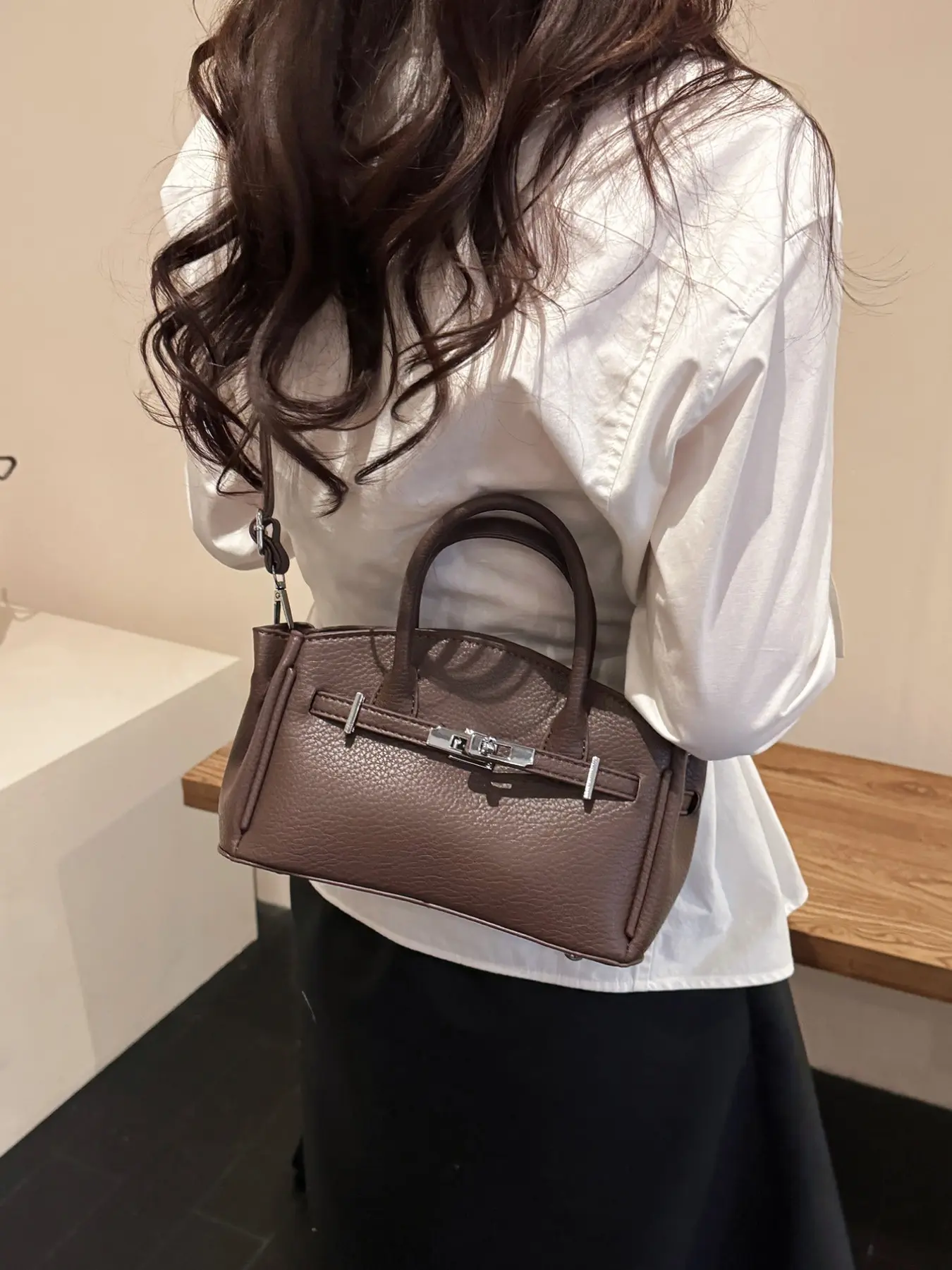 Women's Faux Leather Shoulder Bag with Strap and Decorative Buckle, Alligator Texture Design, Ideal for Daily Use, Casual Fashion Bag, Stylish Crossbody Messenger Bag, Fashionable Crossbody Bag
