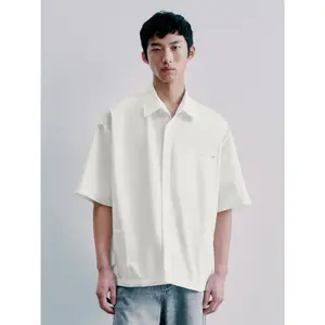URBAN REVIVO 2026 Spring New Men's Casual Oversized Stretchy Shortsleeve Patchwork Button-Up Shirt, Polyester Fabric, Zippered Pockets, Stylish Buttons Menswear Top UUV260026