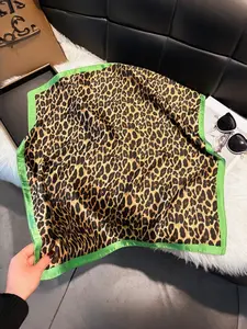 70cm Zigzag Pattern Cashew Silk Scarf, Colorblock Square Towel, Vintage Literary Small Scarf, Breathable Neck Wrap, Multiple Wearing Styles