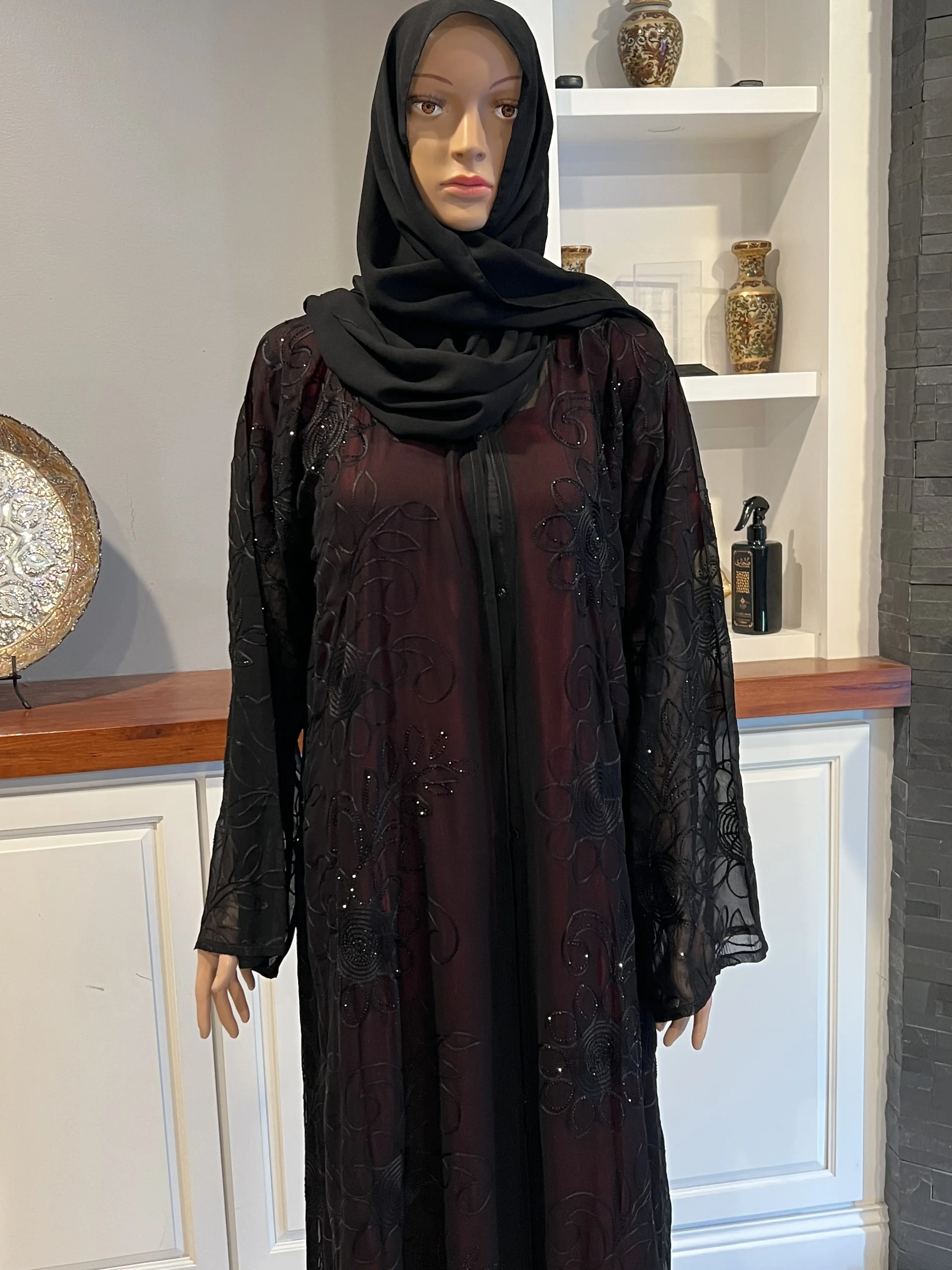 Single Shifon Abaya - Elegant Black Abaya with Intricate Embroidery and Long Sleeves for Women, Featuring Long Sleeves and Intricate Embroidery