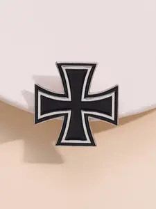 Gothic and Iron Cross Brooch, Zinc Alloy Enamel Material, Classic Geometric Design Fashion Accessory, Unisex Gift for Everyday Wear, Durable Metal Pins