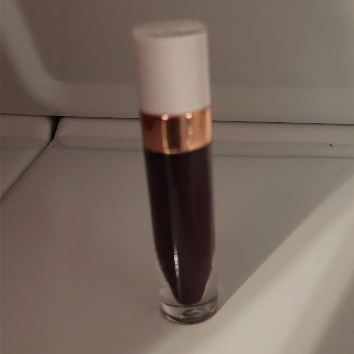 Dark Plum Pigmented Lipgloss for Long-Lasting Lip Makeup Lightweight Applicator Nourishing Cosmetic Hydrating & Comfortable