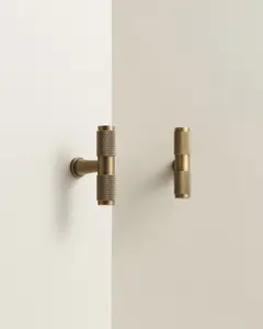 HUDSON DIAMOND-KNURLED T-BAR KNOB