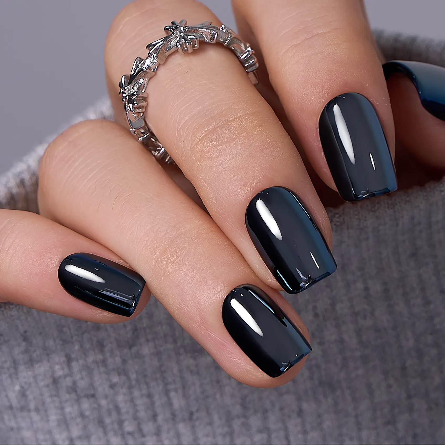 CurvLife Black Mirror Press-On Nails | 24pcs Short Square Chrome-Gloss Black Fake Nails | Salon Shine, Comfortable Fit, Easy Application in Minutes | Durable & Reusable with Adhesive Tabs and Nail File — Perfect for Daily Wear or Parties