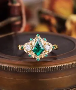 Vintage Kite-Cut 0.75 ct Emerald Engagement Ring in 18k Rose Gold Lab-Grown Halo, May Birthstone Ring, Promise Ring, Vintage Wedding Ring, Personalized Jewelry, Anniversary Gift, Handmade Ring