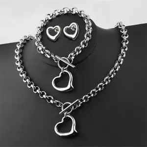 4-Piece Women’s Edgy Y2K Grunge Heart Jewelry Set, Silver Tone Alloy Chunky Link Necklaces & Stud Earrings, Hollow Heart Toggle Chain, Gothic Stackable Set for Everyday, Concert, Goth Outfits, Valentine’s & Birthday Gifts