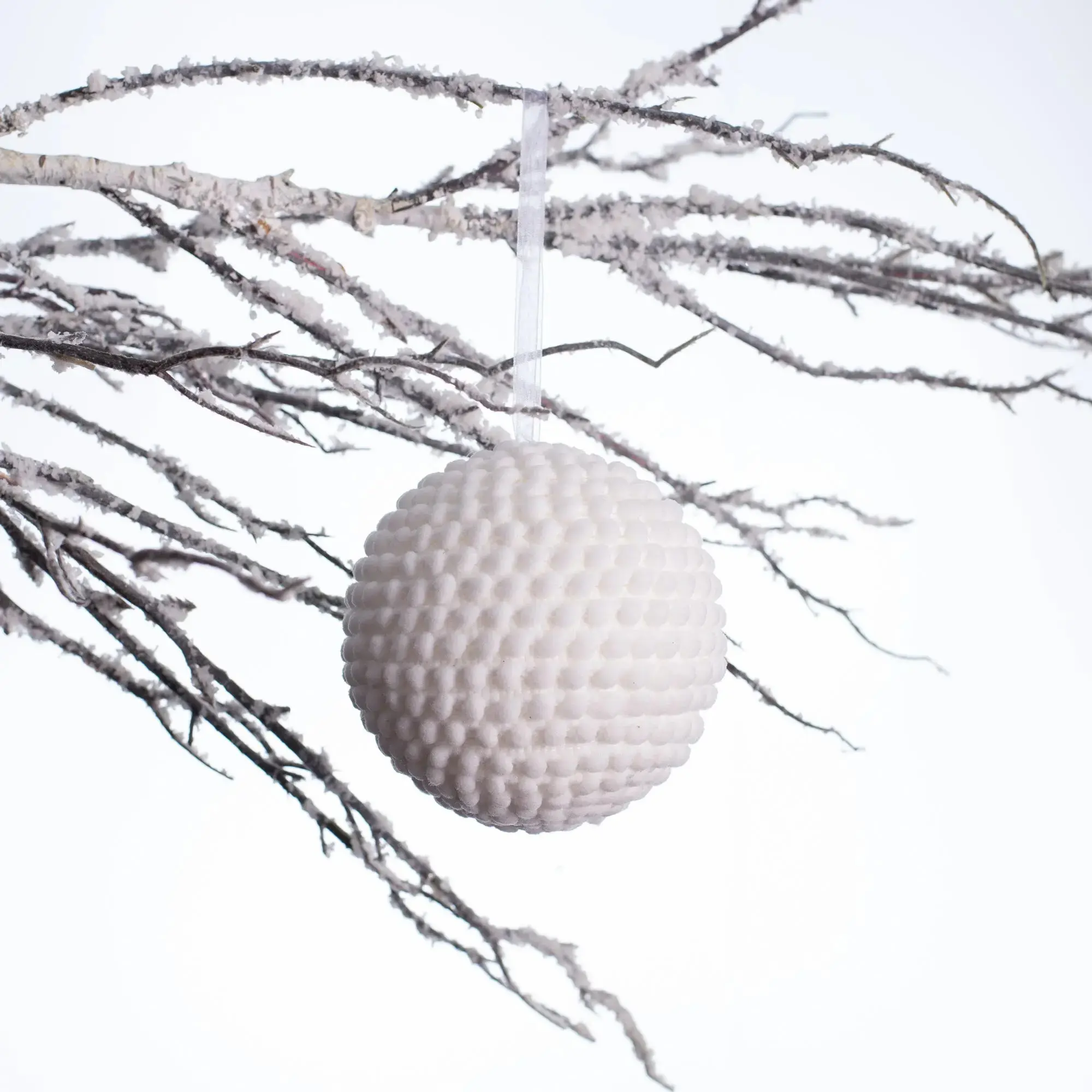 White Pom-Pom Knit Christmas Ornament, Minimalist Shimmering Tree Ornament for Artificial Tree Christmas Decor & Artistic Home Festive Decorations, Artistic Decor, Tree Ornaments