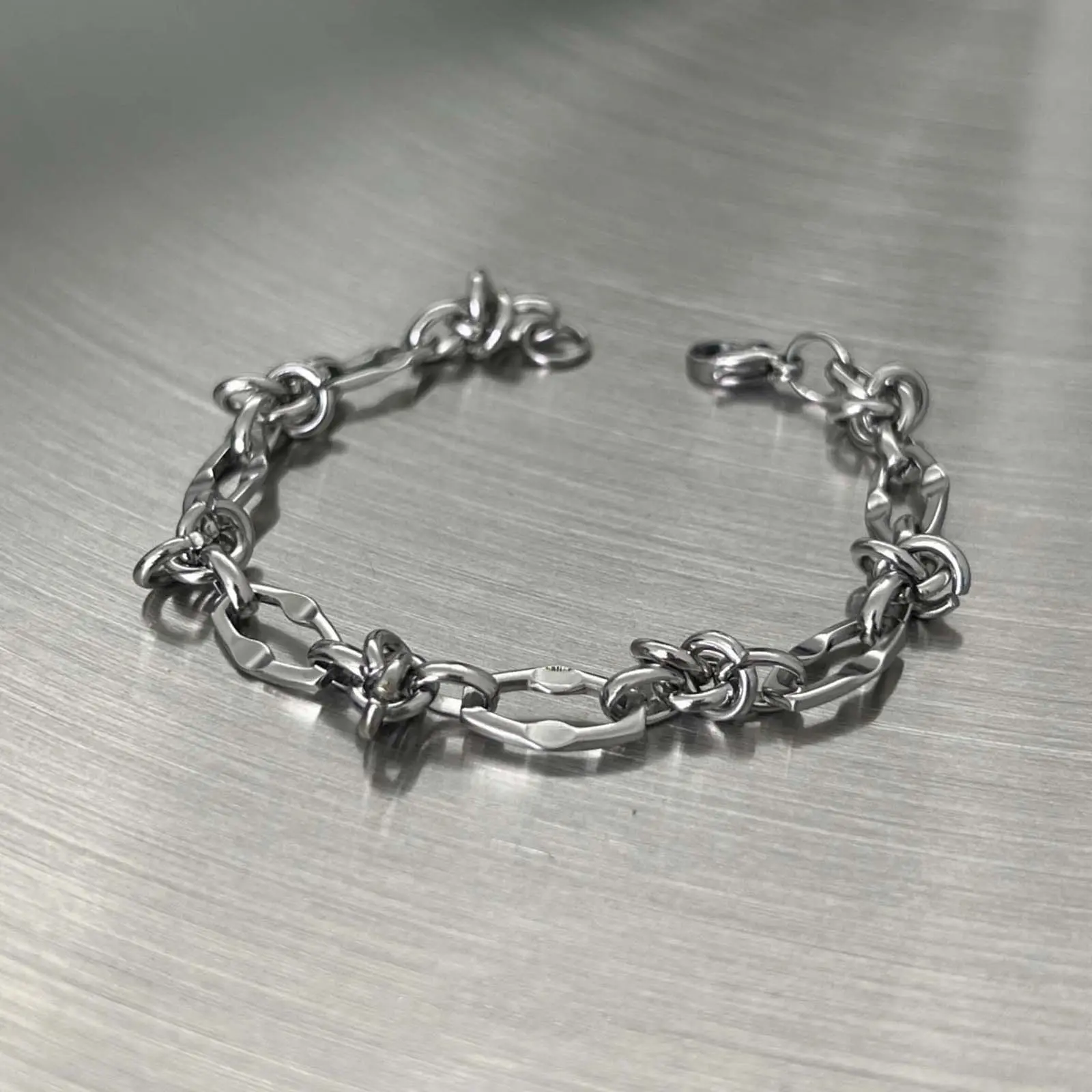 Cuban Knotted Bracelet with Cuban Link Chain - Simple Retro Punk Style, Hip-Hop Personality, Niche Artificial Gemstone Jewelry Accessory
