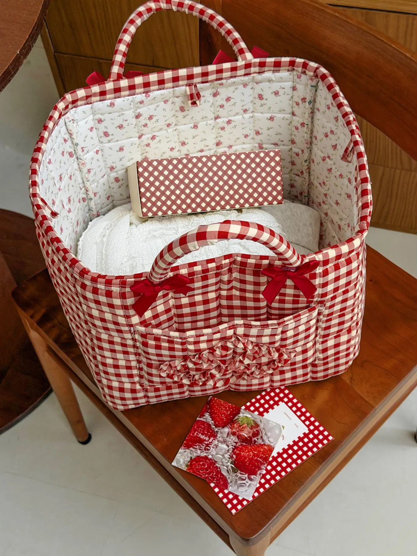 Red White Gingham Quilted Tote Bag with Bow & Ruffle Heart, Large Capacity Casual Cotton Handbag for Picnic, Travel & Daily Use, Quilted Purse Bags, Casual Handbags, Casual Trendy Bag, Casual Fashion Bag, Casual Everyday Bag