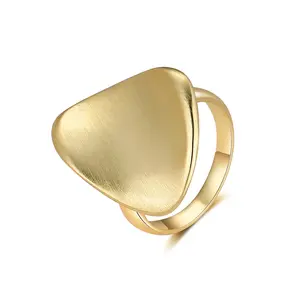 Mytys Rings for Women Chunky Geometric Signet Statement Rings Wide Metal Disc Round Triangle Band Rings Jewelry Gift for Her