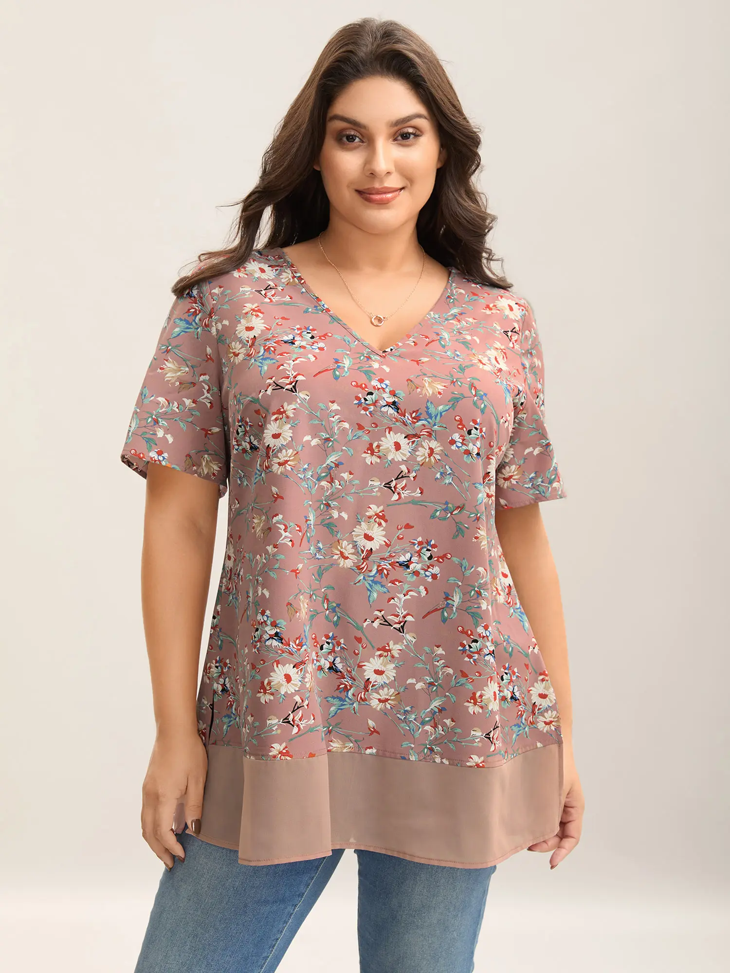 BloomChic Lady's Plus Size Short-Sleeve V-Neck Blouse - Dusty Pink Loose-Fit Tunic, Floral Flowers Garden Print, Contrast Patch Spliced Polyester Fabric Garment, Women's Shirts [M-6X] 2026 Summer Finds, Plus Size Tops, Curvy Plus Size Clothes 2026