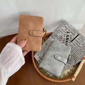 Minimalist Short Wallet in Soft PU Material, Low Saturation Gentle Colors with Zipper and Keychain, Ideal Gift for Casual Style