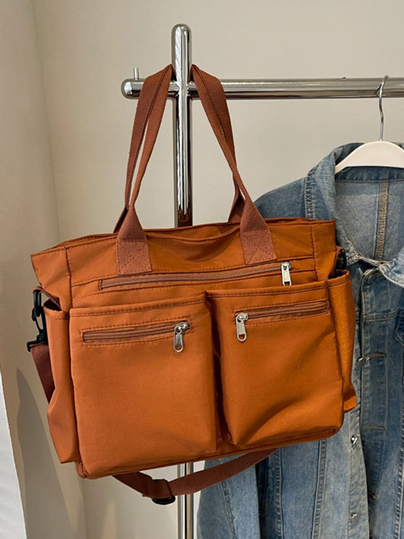 A casual, simple, fashionable, and trendy handbag, a lightweight and portable multi pocket niche design handbag, a daily multifunctional, long shoulder strap crossbody bag, suitable for commuting, school, and shopping, Trendy Versatile Bag