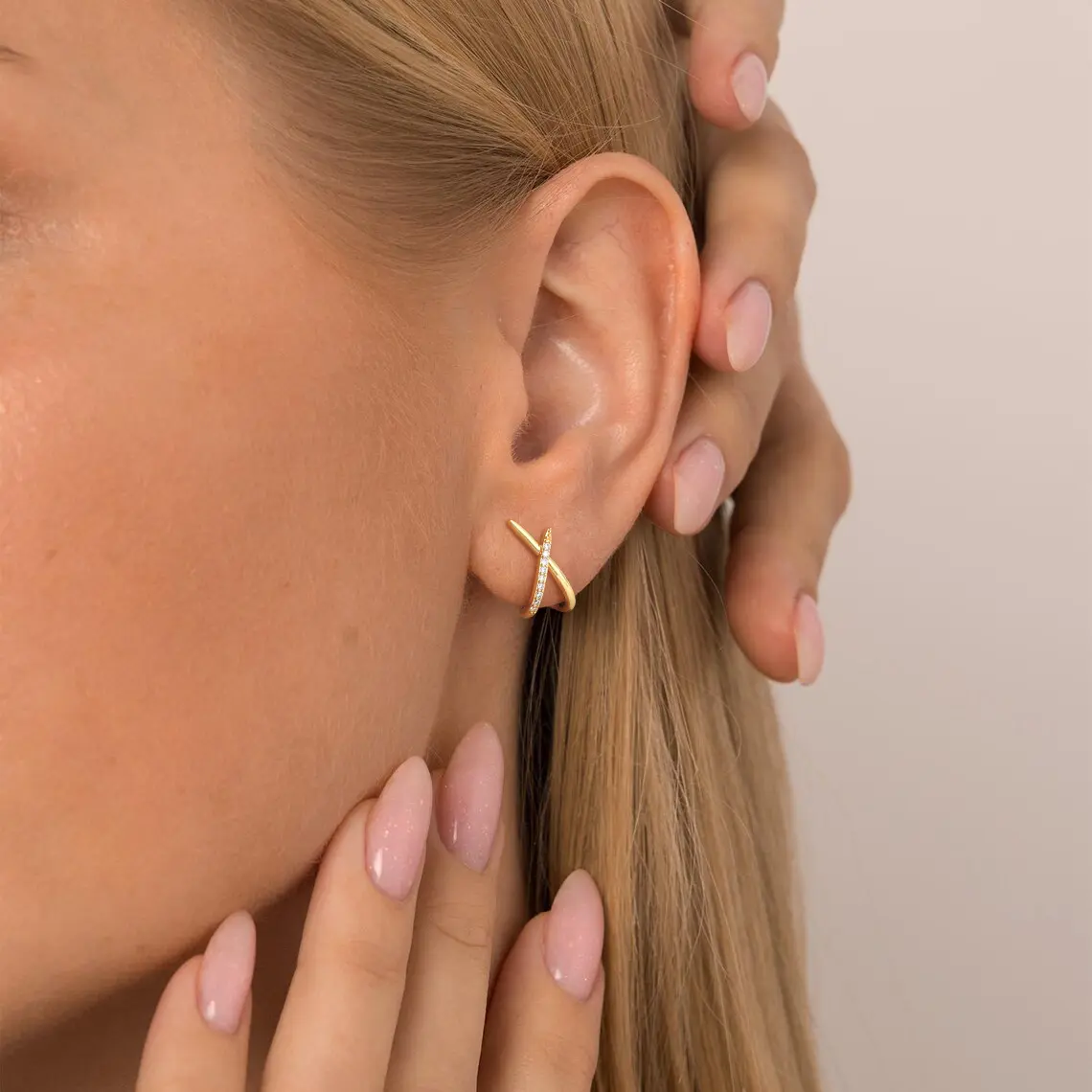 CAROVO 14K Gold-Plated Stud Earrings Dainty Earrings Simple Minimalist Cubic Zirconia Diamond Gold Earrings Hypoallergenic Earring for Women Trendy  Women Gifts Elegant