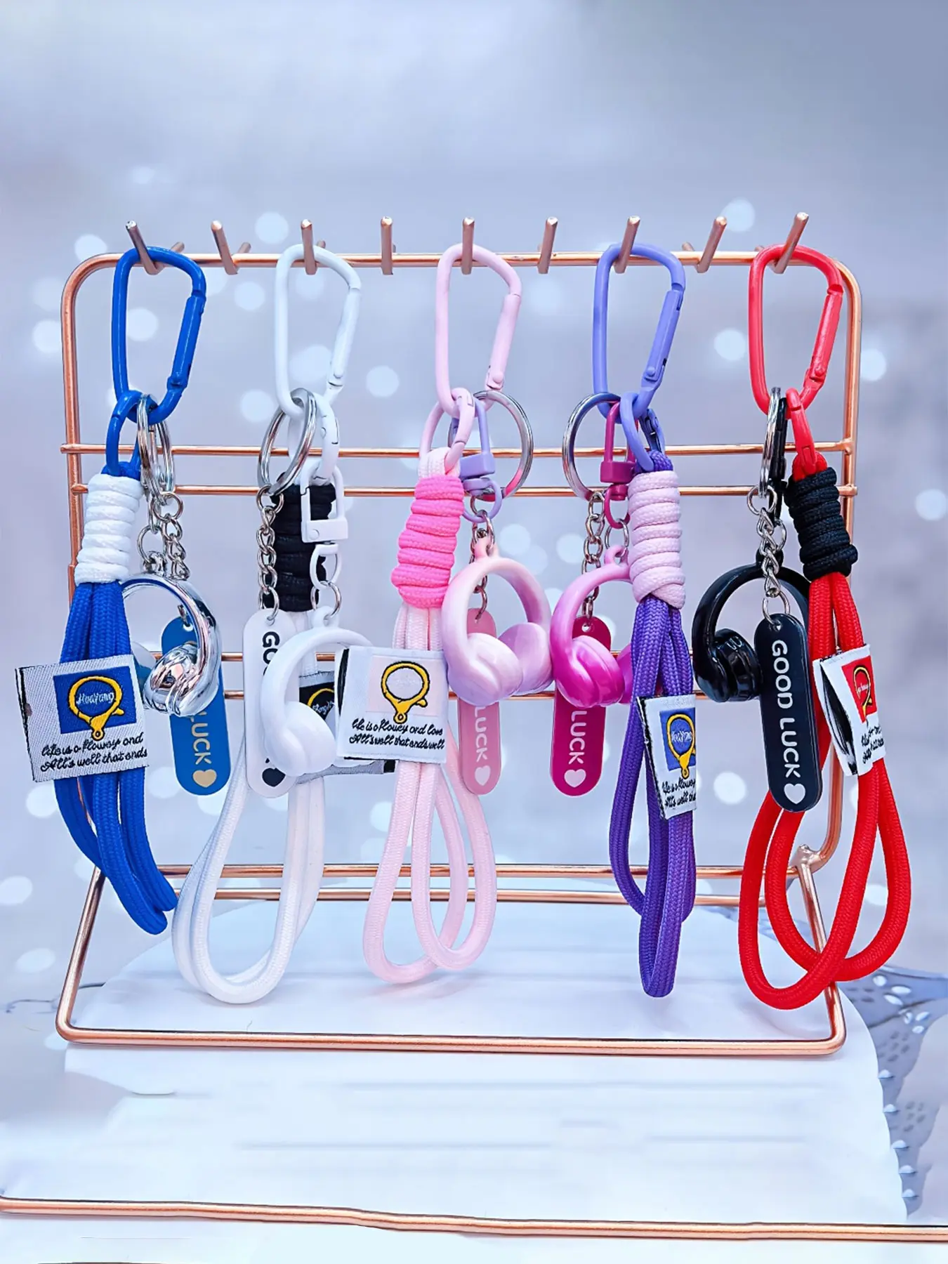 Men Women's 3D Headphones Keychain,Good Luck Amulet Acrylic Charm Key Tag & ABS Earphone Bag Charm,Woven Rope Wrist Strap Lanyard Keyring with Headphone Pendant,Y2K Aesthetic Headphone Keyring Headset Bag Purse Charms Chain Backpack Accessory Phone Charms