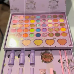 Eyeshadows and lipglosses