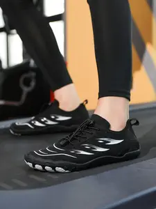 1 pair of women's indoor fitness shoes, yoga shoes, with breathable mesh upper, non-slip rubber sole, and soft, quiet features. Suitable for: treadmill, skipping rope, weightlifting, deadlifts, bench press, etc. Indoor training shoes.